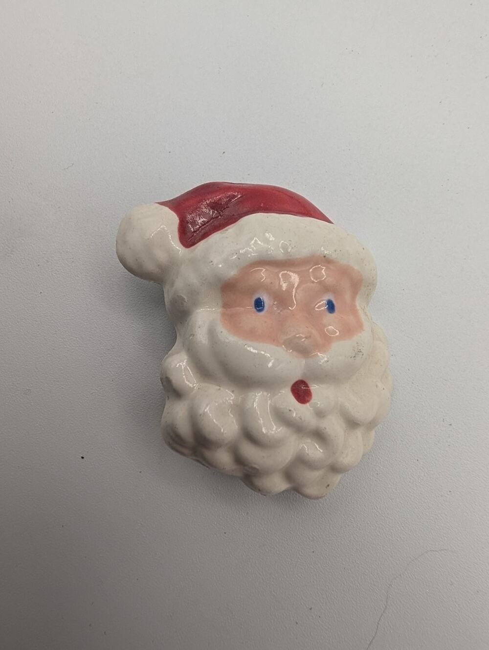 Vintage Santa Claus Head Ceramic Pin Brooch Christmas Holiday Made in Japan
